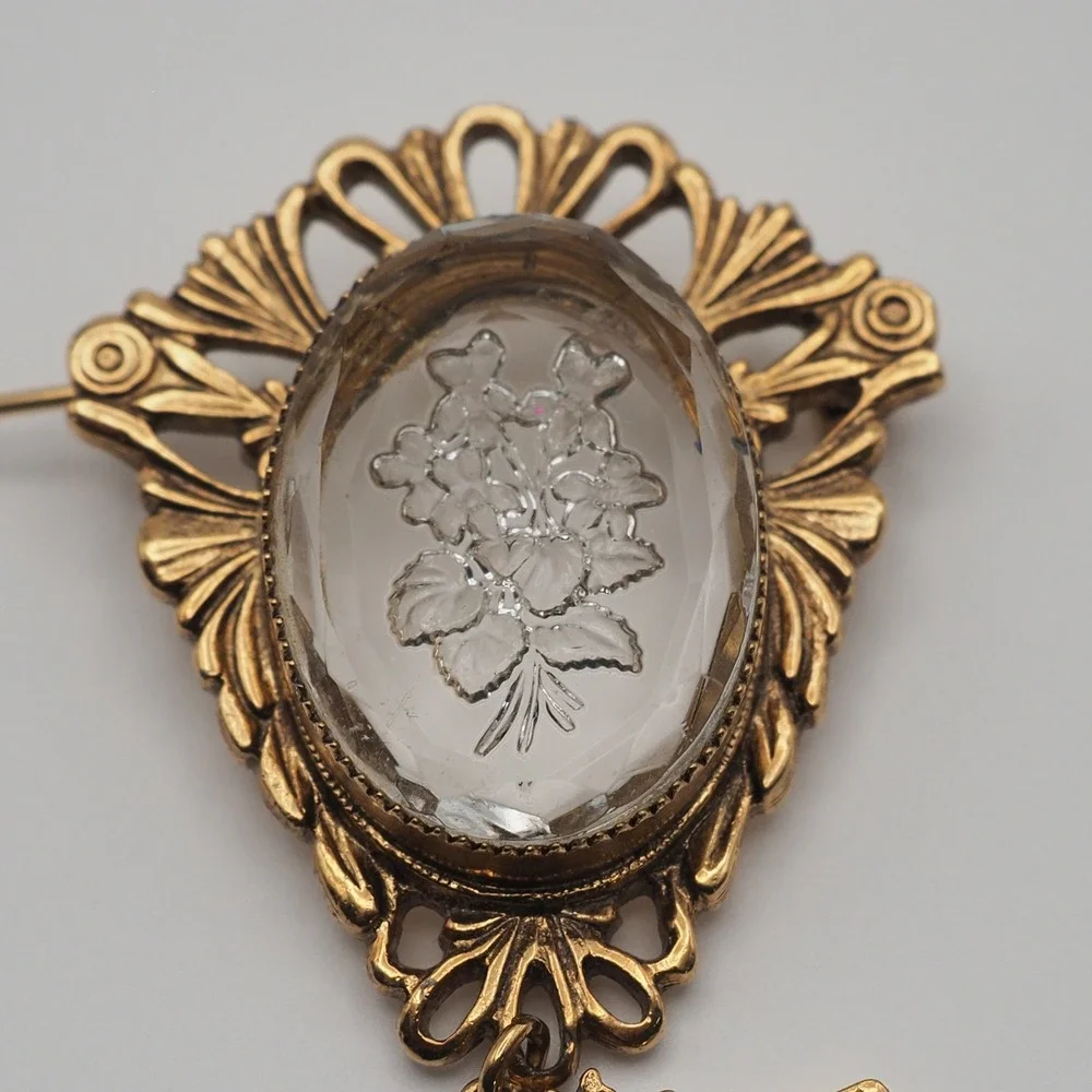 N/A this brooch